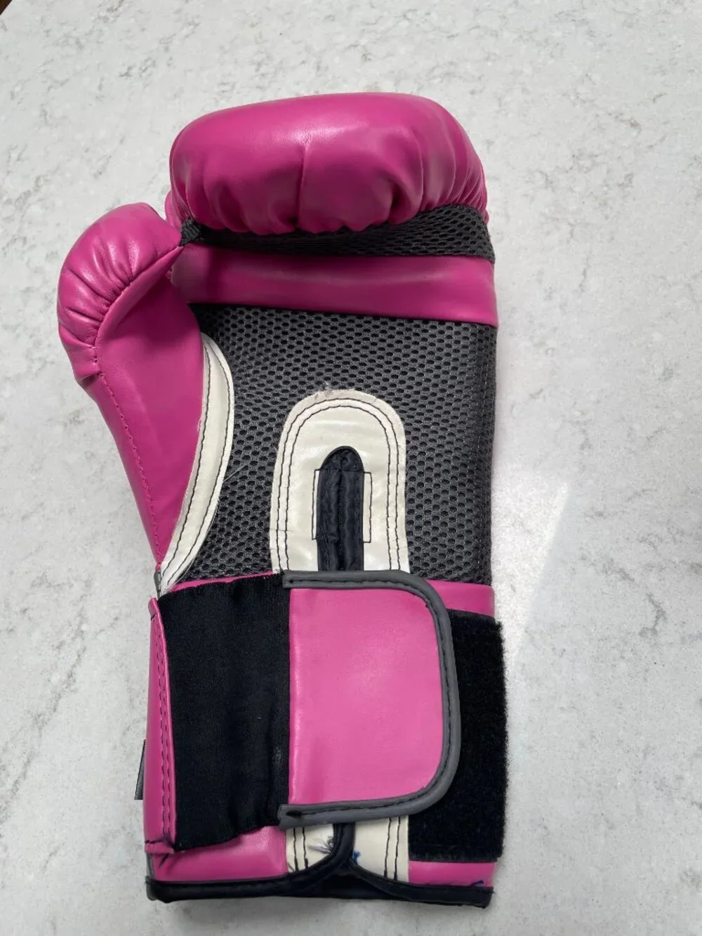 Hot Pink Everlast Boxing Gloves 12 Ounces  Great Condition